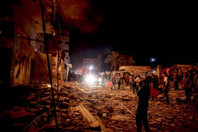 Israel continues to attack Gaza despite ceasefire GAZA CITY, GAZA, PALESTINE - MAY 15: A fire breaks out at the apartment targeted by an Israeli attack at Rimal neigborhood in Gaza City, Gaza, Palestine on May 15, 2026. Saeed M. M. T. Jaras Anadolu Gaza City Gaza. Editorial use only. Please get in touch for any other usage.  Copyright: x2026xAnadoluxSaeedxM.xM.xT.xJarasx