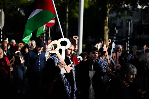 Nakba Day commemoration held in Rotterdam ROTTERDAM, NETHERLANDS - MAY 15: Large crowds march through the streets of Rotterdam during a demonstration marking Nakba Day on May 15, 2026 in Rotterdam, the Netherlands. The march begins at Schouwburgplein before moving through the city center in a silent procession. Mouneb Taim Anadolu Rotterdam Netherlands. Editorial use only. Please get in touch for any other usage.  Copyright: x2026xAnadoluxMounebxTaimx