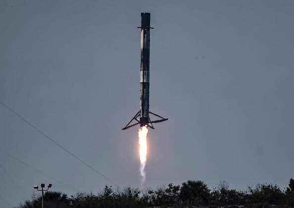 May 15, 2026, Merritt Island, Florida, USA: A SpaceX Falcon 9 rocket with a cargo spacecraft launches from Space Launch Complex-40 at Cape Canaveral Space Force Station, Florida on May 15, 2026 at 6:05 p.m. EDT. The Dragon cargo spacecraft will deliver about 6,500 pounds of research equipment, crew supplies, and hardware to the International Space Station. Merritt Island USA  - ZUMAb267 20260515_znp_b267_004 Copyright: xCharlesxBriggsx