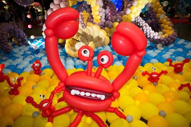 (260516) -- WARSAW, May 16, 2026 -- A crab-themed balloon installation is seen during the World Balloon Festival in Warsaw, Poland, May 15, 2026. The festival takes place here from May 15 to 17, featuring large themed installations featuring tropical jungles, underwater world, outer space and architectural landmarks created with more than 100,000 biodegradable balloons. (Photo by Xinhua) POLAND-WARSAW-WORLD BALLOON FESTIVAL JaapxArriens 