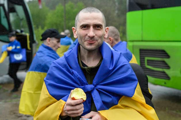 205 Ukrainian Servicemen Returned To Ukraine As Part Of The First Stage Of A 1000-for-1000 Prisoner Exchange Between Ukraine And Russia Mediated By The United States. Ukrainian servicemen released from Russian captivity react after returning to Ukrainian-controlled territory following a prisoner exchange between Ukraine and Russia, at an undisclosed location in Ukraine, on May 15, 2026. The exchange marks the first stage of a 1000-for-1000 swap agreed upon with United States mediation, during which 205 Ukrainian prisoners of war are exchanged for 205 Russian prisoners of war. Ukraine Ukraine  Copyright: xMaxymxMarusenkox originalFilename: musiienko-notitle260515_np4iD.jpg