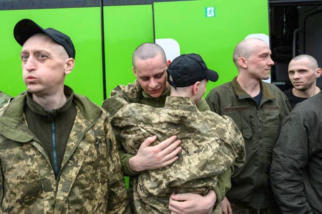 205 Ukrainian Servicemen Returned To Ukraine As Part Of The First Stage Of A 1000-for-1000 Prisoner Exchange Between Ukraine And Russia Mediated By The United States. Ukrainian servicemen released from Russian captivity react after returning to Ukrainian-controlled territory following a prisoner exchange between Ukraine and Russia, at an undisclosed location in Ukraine, on May 15, 2026. The exchange marks the first stage of a 1000-for-1000 swap agreed upon with United States mediation, during which 205 Ukrainian prisoners of war are exchanged for 205 Russian prisoners of war. Ukraine Ukraine  Copyright: xMaxymxMarusenkox originalFilename: musiienko-notitle260515_npoQW.jpg