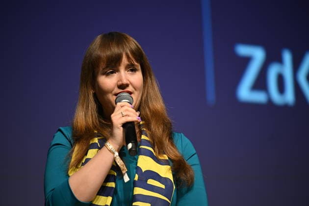 Biblischer Dialog mit Ricarda Lang (Foto) und Bischof Franz Jung auf dem Katholikentag in Wuerzburg (Foto vom 16.05.2026). Bei der Bibelarbeit hat sich die Gruenen-Politikerin Ricarda Lang fuer das Uebernehmen von mehr Verantwortung gegenueber den Schwachen ausgesprochen. Bis Sonntag werden beim 104. Deutschen Katholikentag unter dem biblischen Leitwort Hab Mut, steh auf! mehrere zehntausend Teilnehmende zu insgesamt 900 Veranstaltungen erwartet. Das Treffen soll angesichts von Krieg, Klimawandel, sozialer Spaltung sowie Vertrauenskrisen in Politik und Kirche dazu ermutigen, nach Wegen fuer die Zukunft zu suchen. (Siehe epd-Meldung vom 14.05.2026) EDITORIAL USE ONLY