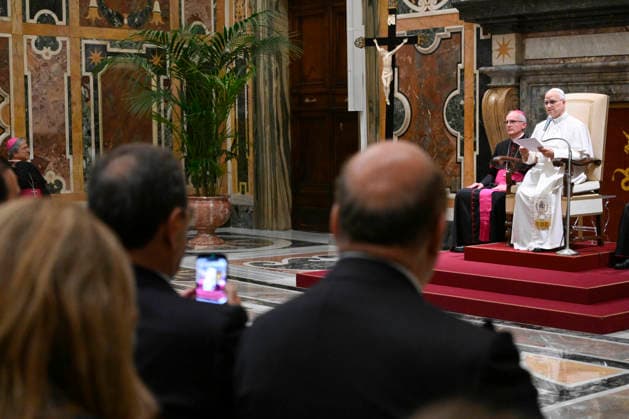 ITALY - POPE LEO XIV RECEIVES EXECUTIVES AND EMPLOYEES OF VARIUS ITALIAN BANKISI IN A PRIVATE AUDIENCE AT THE VATICAN- 2026 5 16 Italy, Rome,Vatican 2026 5 16 .Pope Leo XIV receives Executives and Employees of Various Italian Banksi in a private audience at the Vatican EDITORIAL USE ONLY - NO BOOKS Copyright: xVATICANxMEDIAIx