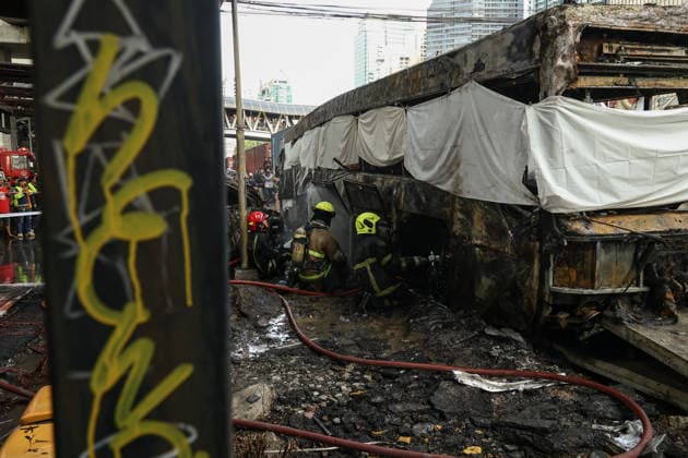 May 16, 2026, Bangkok, Bangkok, Thailand: A train collided with a bus stranded on railway tracks, triggering a fire that engulfed the vehicle, leaving multiple people injured and dead in Bangkok, Thailand, May 16, 2026. Bangkok Thailand - ZUMAp219 20260516_zip_p219_011 Copyright: xNattaphonxPhanphongsanonx