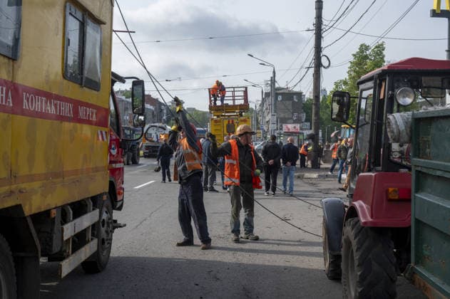 Aftermath of a Russian UAV strike on Kharkiv KHARKIV, UKRAINE - MAY 16: A view of the damage in the area after a Russian UAV strike on a avenue in central Kharkiv, Ukraine on May 16, 2026. The drone struck the road. Three subway exits, three public transportation stops, the trolleybus overhead wire system, and a trolleybus near a stop were damaged. One person was injured. Explosive ordnance disposal experts are on the scene, and municipal workers are clearing up the aftermath of the explosion. Serhii Masin Anadolu Kharkiv Ukraine. Editorial use only. Please get in touch for any other usage.  Copyright: x2026xAnadoluxSerhiixMasinx