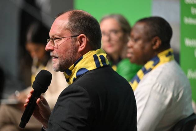 Andreas Frick, Hauptgeschaeftsfuehrer von Misereor, ZdK-Mitglied, spricht beim Podium Wem gehoert die Welt? Die neuen Kolonialherren und das Schachern um Ressourcen waehrend des Katholikentags in Wuerzburg (Foto vom 16.05.2026). Bis Sonntag werden beim 104. Deutschen Katholikentag unter dem biblischen Leitwort Hab Mut, steh auf! mehrere zehntausend Teilnehmende zu insgesamt 900 Veranstaltungen erwartet. Das Treffen soll angesichts von Krieg, Klimawandel, sozialer Spaltung sowie Vertrauenskrisen in Politik und Kirche dazu ermutigen, nach Wegen fuer die Zukunft zu suchen. (Siehe epd-Meldung vom 16.05.2026) EDITORIAL USE ONLY