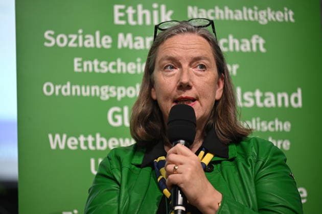 Hubertine Underberg-Ruder, Unternehmerin, Dietlikon Schweiz, spricht auf dem Podium Wem gehoert die Welt? Die neuen Kolonialherren und das Schachern um Ressourcen waehrend des Katholikentags in Wuerzburg (Foto vom 16.05.2026). Bis Sonntag werden beim 104. Deutschen Katholikentag unter dem biblischen Leitwort Hab Mut, steh auf! mehrere zehntausend Teilnehmende zu insgesamt 900 Veranstaltungen erwartet. Das Treffen soll angesichts von Krieg, Klimawandel, sozialer Spaltung sowie Vertrauenskrisen in Politik und Kirche dazu ermutigen, nach Wegen fuer die Zukunft zu suchen. (Siehe epd-Meldung vom 16.05.2026) EDITORIAL USE ONLY