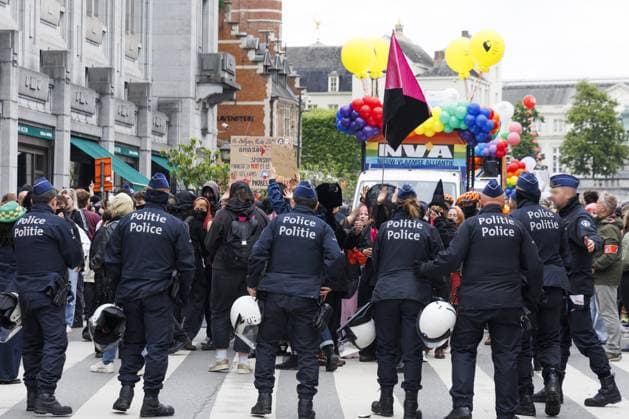 Police pictured during a protest near the N-VA float at the Brussels Pride parade through the streets of Brussels on Saturday 16 May 2026. Brussels Pride puts the LGBTQIA+ community in the spotlight by adorning the streets of Brussels with the colors of the rainbow.  NICOLASxMAETERLINCK 174059384