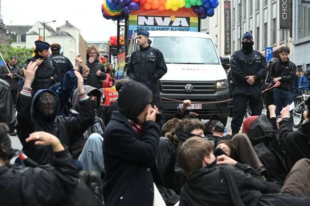 Brussels Pride Celebrates 30 Years BRUSSELS, BELGIUM - MAY 16: Protesters against the partiscipation of NV-A and MR to the Pride have to oppose the Police. The Pride march walks through the streets of the capital.This year marks the 30th anniversary of Pride in Brussels. Thirty years of struggle, pride and visibility for the LGBTQIA+ community. The theme chosen for 2026 reflects the challenges of a world in turmoil: When Times Get Darker, We Shine Brighter. A powerful and unifying message, more necessary than ever in a troubled international context where the rights of the LGBTQIA+ community are under constant threat.on May 16, 2026 in Brussels, Belgium, 16 05 2026 Brussels Belgium  Copyright: xBertxVanxDenxBrouckex