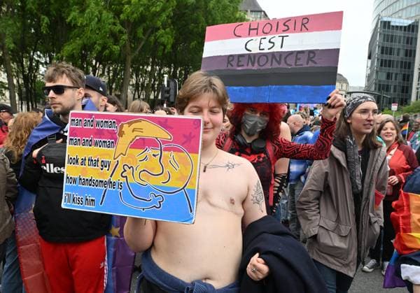 Brussels Pride Celebrates 30 Years BRUSSELS, BELGIUM - MAY 16: The Pride march walks through the streets of the capital.This year marks the 30th anniversary of Pride in Brussels. Thirty years of struggle, pride and visibility for the LGBTQIA+ community. The theme chosen for 2026 reflects the challenges of a world in turmoil: When Times Get Darker, We Shine Brighter. A powerful and unifying message, more necessary than ever in a troubled international context where the rights of the LGBTQIA+ community are under constant threat.on May 16, 2026 in Brussels, Belgium, 16 05 2026 Brussels Belgium  Copyright: xBertxVanxDenxBrouckex