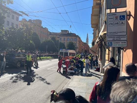 May 16, 2026, Modena: Law enforcement and emergency workers respond after a car plowed into a dozen pedestrians in downtown Modena, Italy, May 16, 2026. Some people were injured, some seriously. ANSA FRANCESCO VECCHI Modena  - ZUMAa110 20260516_zaf_a110_035 Copyright: xFrancescoxVecchix
