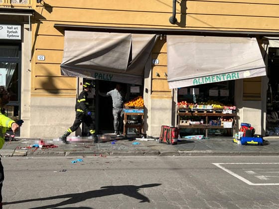 May 16, 2026, Modena: Law enforcement and emergency workers respond after a car plowed into a dozen pedestrians in downtown Modena, Italy, May 16, 2026. Some people were injured, some seriously. ANSA FRANCESCO VECCHI Modena  - ZUMAa110 20260516_zaf_a110_036 Copyright: xFrancescoxVecchix