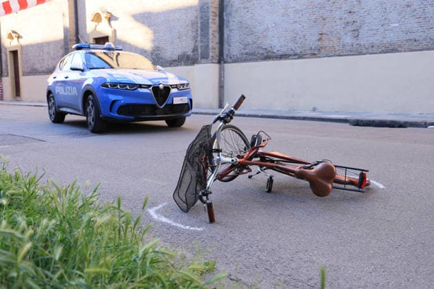 May 16, 2026, Modena: Forze dell ordine e di soccorso dopo che un auto a velocitÃ sostenuta ha falciato una decina di persone a piedi, in centro a Modena, 16 maggio 2026. Ci sono feriti, alcuni in modo grave. Law enforcement and emergency workers respond after a car plowed into a dozen pedestrians in downtown Modena, Italy, 16 May 2026. Some people were injured, some seriously. ANSA GIORGIA BASSOLI Modena  - ZUMAa110 20260516_zaf_a110_042 Copyright: xGiorgiaxBassolix