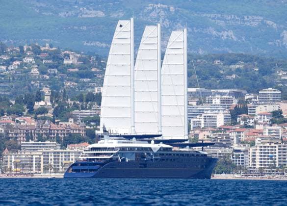 The Orient Express Corinthian in Antibes The Orient Express Corinthian, the world s largest sailing ship, seen in Antibes, France on May 17, 2026. Photo by ABACAPRESS.COM  Copyright: xABACAx