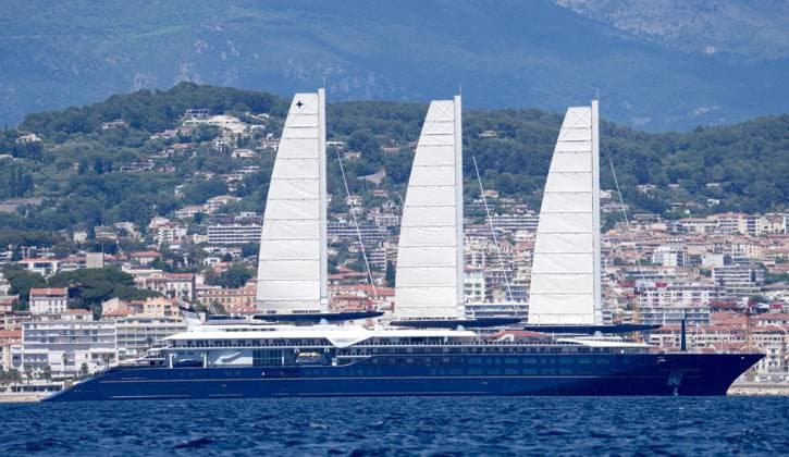 The Orient Express Corinthian in Antibes The Orient Express Corinthian, the world s largest sailing ship, seen in Antibes, France on May 17, 2026. Photo by ABACAPRESS.COM  Copyright: xABACAx