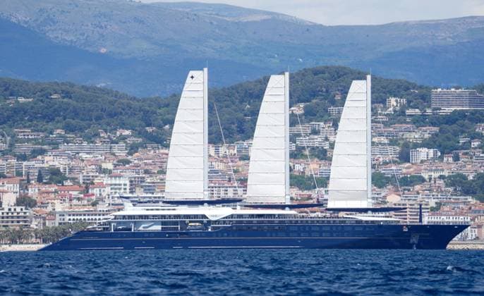 The Orient Express Corinthian in Antibes The Orient Express Corinthian, the world s largest sailing ship, seen in Antibes, France on May 17, 2026. Photo by ABACAPRESS.COM  Copyright: xABACAx