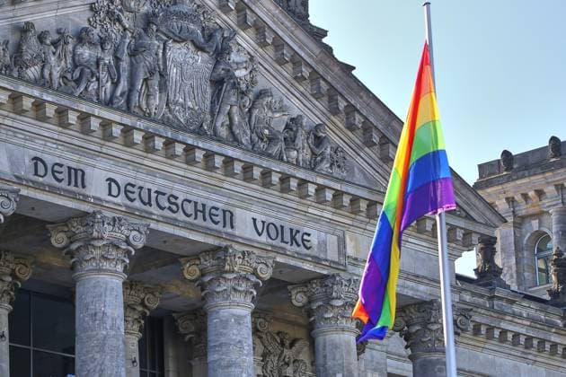 Berlin, Deutschland, 17.05.2026: Deutscher Bundestag: International Day against Homophobia, Biphobia, Interphobia, Transphobia and Acephobia: Regenbogenflaggen sind gehisst. Der 17. Mai wird von homosexuellen, später auch bisexuellen, trans-, intergeschlechtlichen und asexuellen Menschen, als Aktionstag begangen. Copyright: xdtsxNachrichtenagenturx dts_119105