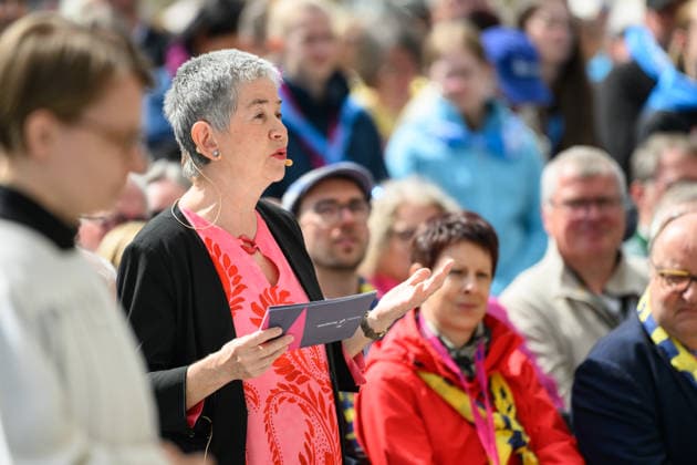 Mit einem Schlussgottesdienst ging am Sonntag (17.05.2026) auf dem Residenzplatz der 104. Deutsche Katholikentag in Wuerzburg zu Ende. (Foto: Irme Stetter-Karp, Praesidentin des Zentralkomitees der deutschen Katholiken (ZdK)) Zehntausende Teilnehmerinnen und Teilnehmer haben das Christentreffen seit Mittwochabend besucht. Neben innerkirchlichen Themen wie dem Missbrauchsskandal wurde das Laientreffen von Debatten zu weltweiten Kriegen, zum Klimawandel und zur Rolle der Kirche gepraegt. (Siehe epd-Meldung vom 17.05.2026) EDITORIAL USE ONLY