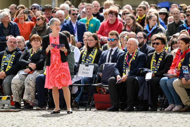 Mit einem Schlussgottesdienst ging am Sonntag (17.05.2026) auf dem Residenzplatz der 104. Deutsche Katholikentag in Wuerzburg zu Ende. (Foto: Irme Stetter-Karp, Praesidentin des Zentralkomitees der deutschen Katholiken (ZdK)) Zehntausende Teilnehmerinnen und Teilnehmer haben das Christentreffen seit Mittwochabend besucht. Neben innerkirchlichen Themen wie dem Missbrauchsskandal wurde das Laientreffen von Debatten zu weltweiten Kriegen, zum Klimawandel und zur Rolle der Kirche gepraegt. (Siehe epd-Meldung vom 17.05.2026) EDITORIAL USE ONLY