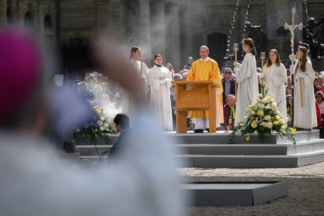 Mit einem Schlussgottesdienst ging am Sonntag (17.05.2026) auf dem Residenzplatz der 104. Deutsche Katholikentag in Wuerzburg zu Ende. (Foto: Diakon Manfred Mueller (Müller)) Zehntausende Teilnehmerinnen und Teilnehmer haben das Christentreffen seit Mittwochabend besucht. Neben innerkirchlichen Themen wie dem Missbrauchsskandal wurde das Laientreffen von Debatten zu weltweiten Kriegen, zum Klimawandel und zur Rolle der Kirche gepraegt. (Siehe epd-Meldung vom 17.05.2026) EDITORIAL USE ONLY