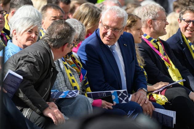 Mit einem Schlussgottesdienst ging am Sonntag (17.05.2026) auf dem Residenzplatz der 104. Deutsche Katholikentag in Wuerzburg zu Ende. (Foto Mitte: Joachim Herrmann (CSU), Innenminister von Bayern) Zehntausende Teilnehmerinnen und Teilnehmer haben das Christentreffen seit Mittwochabend besucht. Neben innerkirchlichen Themen wie dem Missbrauchsskandal wurde das Laientreffen von Debatten zu weltweiten Kriegen, zum Klimawandel und zur Rolle der Kirche gepraegt. (Siehe epd-Meldung vom 17.05.2026) EDITORIAL USE ONLY
