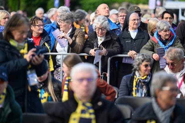 Mit einem Schlussgottesdienst ging am Sonntag (17.05.2026) auf dem Residenzplatz der 104. Deutsche Katholikentag in Wuerzburg zu Ende. Zehntausende Teilnehmerinnen und Teilnehmer haben das Christentreffen seit Mittwochabend besucht. Neben innerkirchlichen Themen wie dem Missbrauchsskandal wurde das Laientreffen von Debatten zu weltweiten Kriegen, zum Klimawandel und zur Rolle der Kirche gepraegt. (Siehe epd-Meldung vom 17.05.2026) EDITORIAL USE ONLY