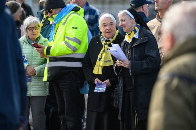 Mit einem Schlussgottesdienst ging am Sonntag (17.05.2026) auf dem Residenzplatz der 104. Deutsche Katholikentag in Wuerzburg zu Ende. Zehntausende Teilnehmerinnen und Teilnehmer haben das Christentreffen seit Mittwochabend besucht. Neben innerkirchlichen Themen wie dem Missbrauchsskandal wurde das Laientreffen von Debatten zu weltweiten Kriegen, zum Klimawandel und zur Rolle der Kirche gepraegt. (Siehe epd-Meldung vom 17.05.2026) EDITORIAL USE ONLY