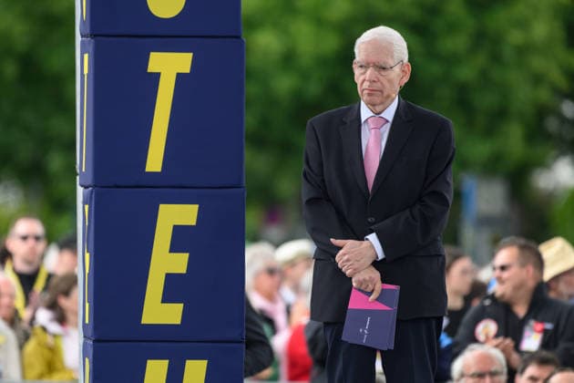 Mit einem Schlussgottesdienst ging am Sonntag (17.05.2026) auf dem Residenzplatz der 104. Deutsche Katholikentag in Wuerzburg zu Ende. (Foto: Josef Schuster, Praesident des Zentralrats der Juden in Deutschland) Zehntausende Teilnehmerinnen und Teilnehmer haben das Christentreffen seit Mittwochabend besucht. Neben innerkirchlichen Themen wie dem Missbrauchsskandal wurde das Laientreffen von Debatten zu weltweiten Kriegen, zum Klimawandel und zur Rolle der Kirche gepraegt. (Siehe epd-Meldung vom 17.05.2026) EDITORIAL USE ONLY