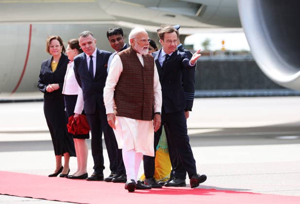 GÖTEBORG, SWEDEN 20260517 Prime Minister Ulf Kristersson M welcomes Indian Prime Minister Narendra Modi at Landvetter The leaders will have bilateral meetings and participate in discussions with European business leaders on innovation and trade, in Gothenburg, Sweden, Sunday, May 17, 2026 GÖTEBORG SWEDEN x9200x  Copyright: xAdamxIhse TTx MODI I GÖTEBORG xpqgCX2FcOQ