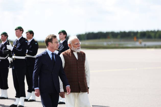 GÖTEBORG, SWEDEN 20260517 Prime Minister Ulf Kristersson M welcomes Indian Prime Minister Narendra Modi at Landvetter The leaders will have bilateral meetings and participate in discussions with European business leaders on innovation and trade, in Gothenburg, Sweden, Sunday, May 17, 2026 GÖTEBORG SWEDEN x9200x  Copyright: xAdamxIhse TTx MODI I GÖTEBORG RgZBKb0SBxg