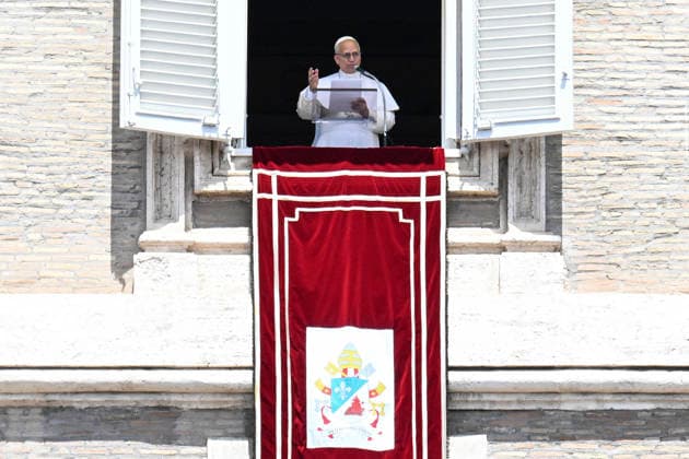 May 17, 2026, Vatican City, Vatican City: Pope Leo XIV leads his Regina Coeli prayer from the window of his office overlooking Saint Peter s Square, Vatican City, 17 May 2026. ANSA RICCARDO ANTIMIANI Vatican City Vatican City  - ZUMAa110 20260517_zaf_a110_009 Copyright: xRiccardoxAntimianix