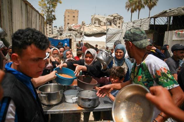 RECORD DATE NOT STATED Hot Meals Distributed to Displaced Palestinians in Gaza (INT) Hot Meals Distributed to Displaced Palestinians in Gaza. May 17, 2026 Gaza, Palestine: Displaced Palestinian families, including many children, wait in long queues carrying containers to receive cooked meals distributed by a charity organization in Gaza City. Local and international charities continue providing food assistance to families living in makeshift shelters amid severe humanitarian conditions and ongoing shortages across the Gaza Strip. Credit: Hashem Zimmo Thenews2(Foto: Hashem Zimmo Thenews2 imago images) Hot Meals Distributed to Displaced Palestinians in Gaza  Copyright: xHashemxZimmox