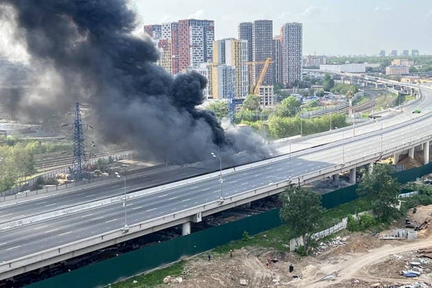RUSSIA, MOSCOW - MAY 17, 2026: Smoke billows from a fire near Cherkizovskaya station of the Moscow Metro Moscow Russia  - ZUMAt113 20260517_zaa_t113_201 Copyright: xSergeixShakhidzhanyanx