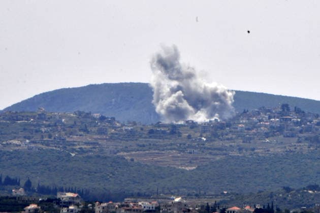 Israeli army continues attacks on southern Lebanon TYRE, LEBANON - MAY 17: Smoke rises following Israeli strikes targeting areas in the southern Lebanese city of Tyre, Lebanon on May 17, 2026. Israeli army continues its attacks on southern Lebanon despite an ongoing ceasefire. Houssam Shbaro Anadolu Beirut Lebanon. Editorial use only. Please get in touch for any other usage.  Copyright: x2026xAnadoluxHoussamxShbarox