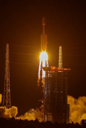 (260517) -- WENCHANG, May 17, 2026 -- A Long March-8 carrier rocket carrying a new satellite group blasts off from the Hainan commercial spacecraft launch site in Wenchang, south China s Hainan Province, May 17, 2026. The rocket lifted off at 10:42 p.m. (Beijing Time) from the Hainan commercial spacecraft launch site. The satellite group, which is the ninth batch that will constitute the Spacesail Constellation, entered into the preset orbit successfully. ) (EyesOnSci) CHINA-HAINAN-WENCHANG-SATELLITE GROUP-LAUNCH (CN) YangxGuanyu 