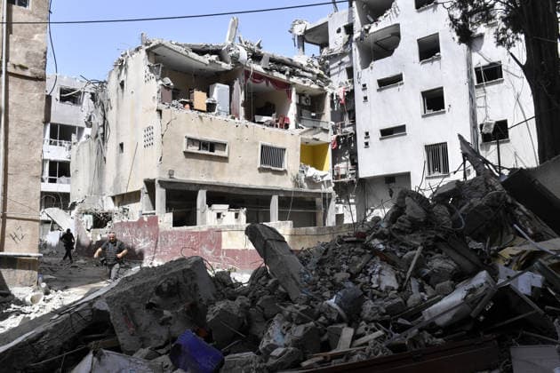 Israeli forces targets Tyre violating the ceasefire TYRE, LEBANON - MAY 17: A view of the damaged buildings as the Israeli army carried out an attack violating the ceasefire on the city of Tyre in southern Lebanon, on May 17, 2026. Houssam Shbaro Anadolu Tyre Lebanon. Editorial use only. Please get in touch for any other usage.  Copyright: x2026xAnadoluxHoussamxShbarox