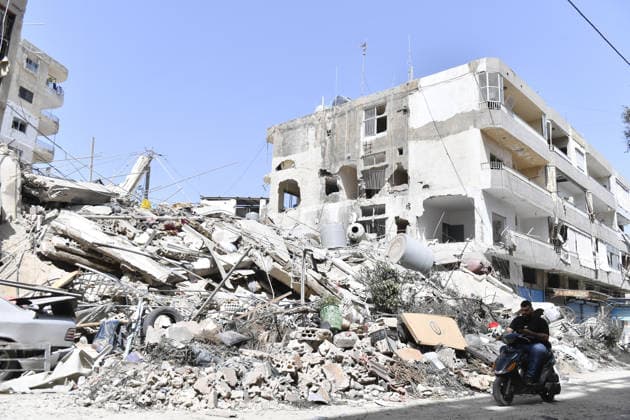 Israeli forces targets Tyre violating the ceasefire TYRE, LEBANON - MAY 17: A view of the damaged buildings as the Israeli army carried out an attack violating the ceasefire on the city of Tyre in southern Lebanon, on May 17, 2026. Houssam Shbaro Anadolu Tyre Lebanon. Editorial use only. Please get in touch for any other usage.  Copyright: x2026xAnadoluxHoussamxShbarox