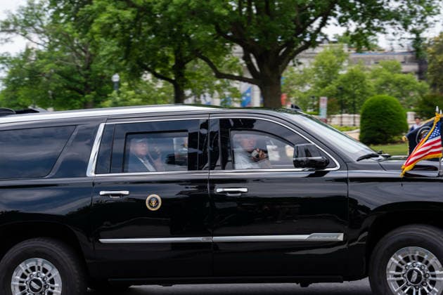 May 17, 2026, Washington, Dc, United States: President DONALD TRUMP departs the White House for his golf course in Virginia on May 17, 2026. Washington United States - ZUMAl312 20260517_znp_l312_014 Copyright: xAndrewxLeydenx