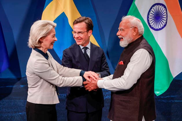 GÖTEBORG, SWEDEN 20260517 European Commission President Ursula von der Leyen, Swedish Prime Minister Ulf Kristersson M , and Indian Prime Minister Narendra Modi, after a press briefing in Gothenburg, Sweden, Sunday, May 17, 2026 Indian Prime Minister here for bilateral meetings with government and business leaders GÖTEBORG SWEDEN x9200x  Copyright: xAdamxIhse TTx MODI I GÖTEBORG 36t0tlVa6ko