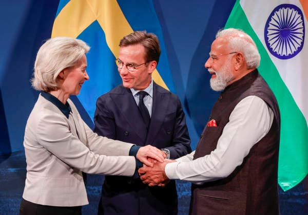 GÖTEBORG, SWEDEN 20260517 European Commission President Ursula von der Leyen, Swedish Prime Minister Ulf Kristersson M , and Indian Prime Minister Narendra Modi, after a press briefing in Gothenburg, Sweden, Sunday, May 17, 2026 Indian Prime Minister here for bilateral meetings with government and business leaders GÖTEBORG SWEDEN x9200x  Copyright: xAdamxIhse TTx MODI I GÖTEBORG 482aDvW2Isc