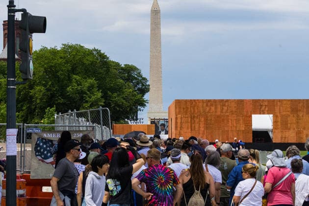 May 17, 2026, Washington, District Of Columbia, USA: Throngs of attendees queue to enter the Ã¢â‚¬oeRededicate 250Ã¢â‚¬Â event on the National Mall. Washington USA  - ZUMAh196 20260517_znp_h196_015 Copyright: xTomxHudsonx
