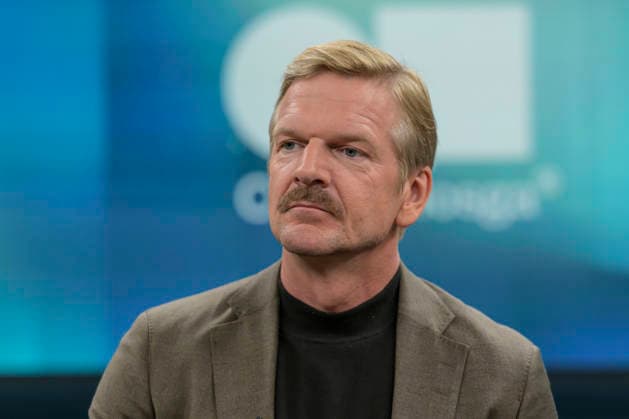 im Bild v.l.: Gordon Repinski, Chefredakteur POLITICO Deutschland, GER, Berlin, Studio, zu Gast bei - Caren Miosga, Polittalk, TV, Format, Aufzeichnung, aufgezeichnet, Das Erste, aus Adlershof - am Studio 20, Thema: Kriegt die Regierung die Kurve, Herr Söder? 17.05.2026, Copyright: HMBxMedia UwexKoch