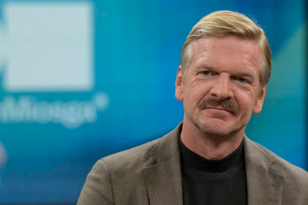 im Bild v.l.: Gordon Repinski, Chefredakteur POLITICO Deutschland, GER, Berlin, Studio, zu Gast bei - Caren Miosga, Polittalk, TV, Format, Aufzeichnung, aufgezeichnet, Das Erste, aus Adlershof - am Studio 20, Thema: Kriegt die Regierung die Kurve, Herr Söder? 17.05.2026, Copyright: HMBxMedia UwexKoch