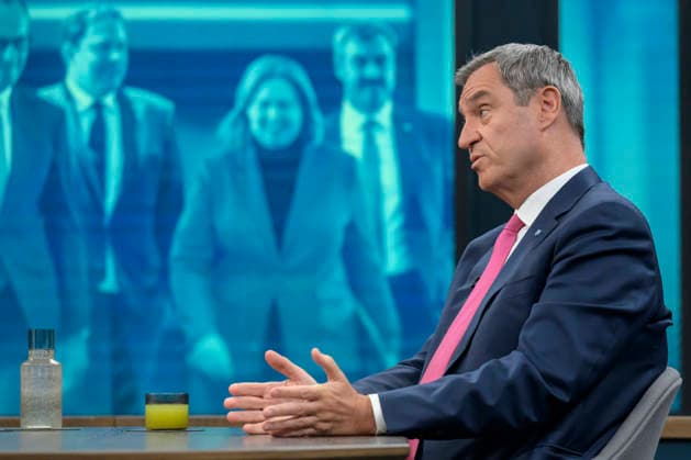 im Bild v.l.: Markus Söder, Ministerpräsident Bayern, CSU, GER, Berlin, Studio, zu Gast bei - Caren Miosga, Polittalk, TV, Format, Aufzeichnung, aufgezeichnet, Das Erste, aus Adlershof - am Studio 20, Thema: Kriegt die Regierung die Kurve, Herr Söder? 17.05.2026, Copyright: HMBxMedia UwexKoch