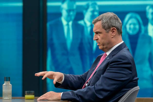 im Bild v.l.: Markus Söder, Ministerpräsident Bayern, CSU, GER, Berlin, Studio, zu Gast bei - Caren Miosga, Polittalk, TV, Format, Aufzeichnung, aufgezeichnet, Das Erste, aus Adlershof - am Studio 20, Thema: Kriegt die Regierung die Kurve, Herr Söder? 17.05.2026, Copyright: HMBxMedia UwexKoch