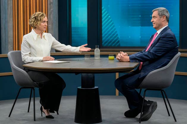 im Bild v.l.: Markus Söder, Ministerpräsident Bayern, CSU, GER, Berlin, Studio, zu Gast bei - Caren Miosga, Polittalk, TV, Format, Aufzeichnung, aufgezeichnet, Das Erste, aus Adlershof - am Studio 20, Thema: Kriegt die Regierung die Kurve, Herr Söder? 17.05.2026, Copyright: HMBxMedia UwexKoch