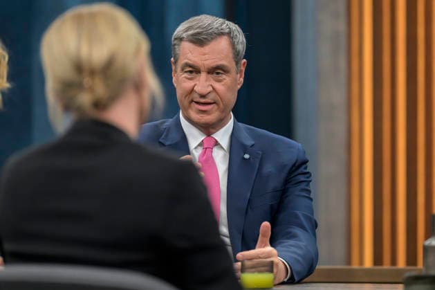 im Bild v.l.: Markus Söder, Ministerpräsident Bayern, CSU, GER, Berlin, Studio, zu Gast bei - Caren Miosga, Polittalk, TV, Format, Aufzeichnung, aufgezeichnet, Das Erste, aus Adlershof - am Studio 20, Thema: Kriegt die Regierung die Kurve, Herr Söder? 17.05.2026, Copyright: HMBxMedia UwexKoch