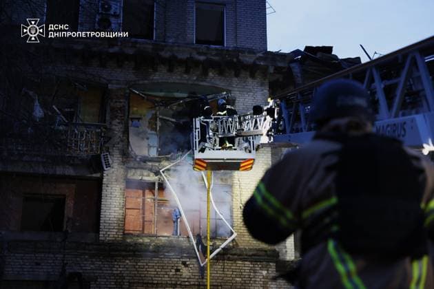 Aftermath of Russian attack in Dnipropetrovsk DNIPROPETROVSK, UKRAINE - MAY 18: (----EDITORIAL USE ONLY - MANDATORY CREDIT - STATE EMERGENCY SERVICE OF UKRAINE HANDOUT - NO MARKETING NO ADVERTISING CAMPAIGNS - DISTRIBUTED AS A SERVICE TO CLIENTS----) Firefighters work at the area after a Russian attack as the buildings, private homes, businesses, and vehicles are damaged in Dnipropetrovsk, Ukraine on May 18, 2026. 26 people, including 2 children, were injured after the attack. State Emergency Service of Ukraine Anadolu Dnipropetrovsk Ukraine. Editorial use only. Please get in touch for any other usage.  Copyright: x2026xAnadoluxStatexEmergencyxServicexofxUkrainex