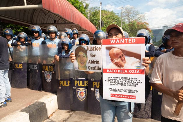 May 18, 2026, Pasay, Metro Manila, Philippines: A mother of an EJK victim join the protest holding up a picture of her son and the calling for the arrest of the senator. Pasay Philippines - ZUMAy102 20260518_zip_y102_006 Copyright: xKenosisxYapx
